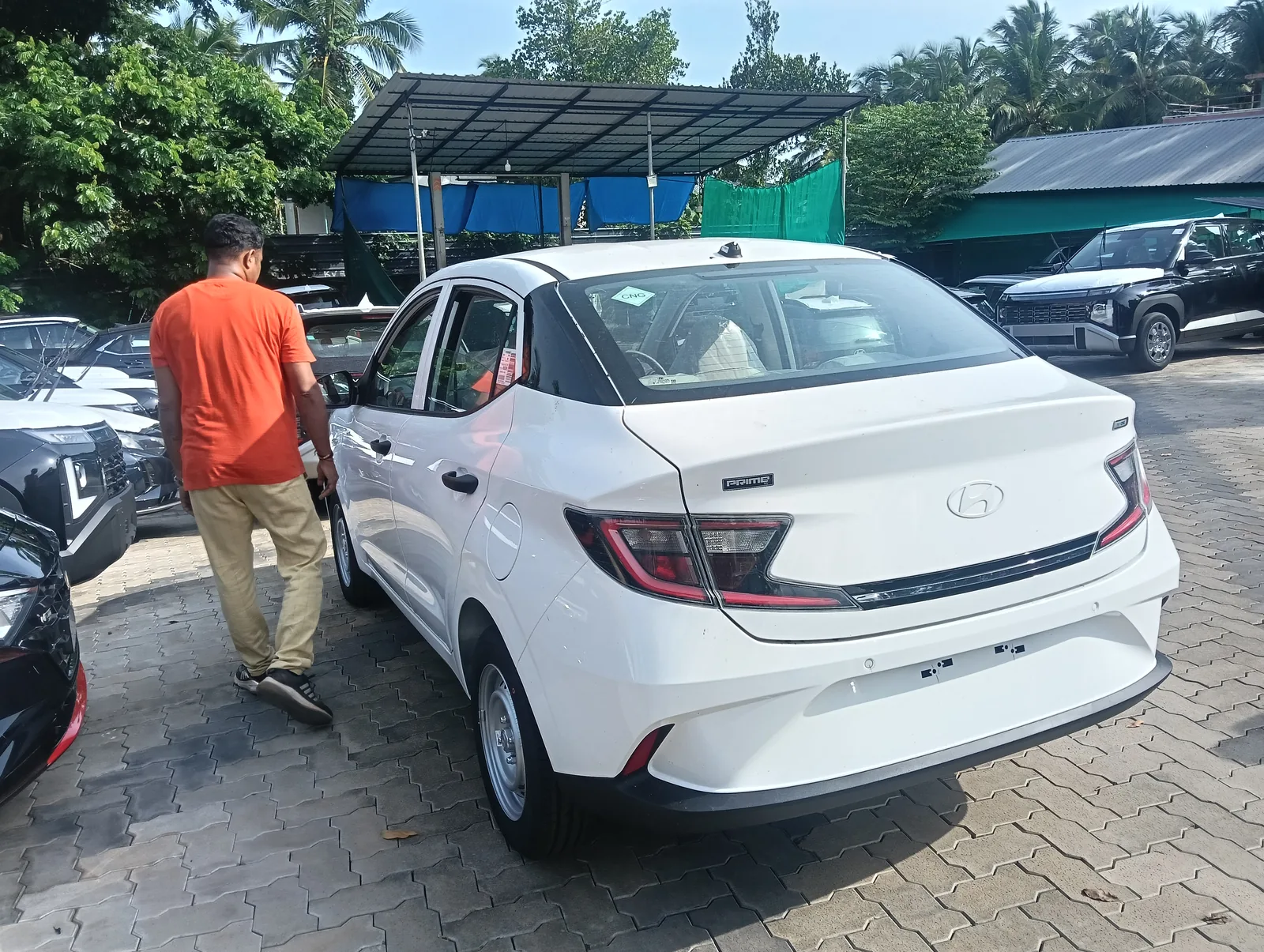 24 Hrs Taxi car service available