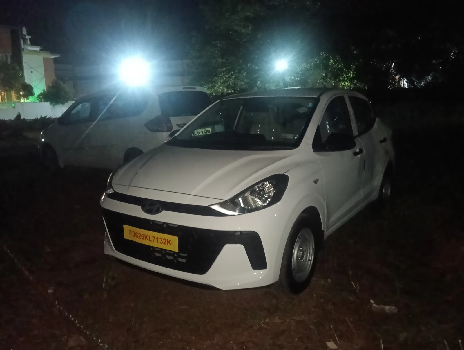 24 Hrs Taxi car service available