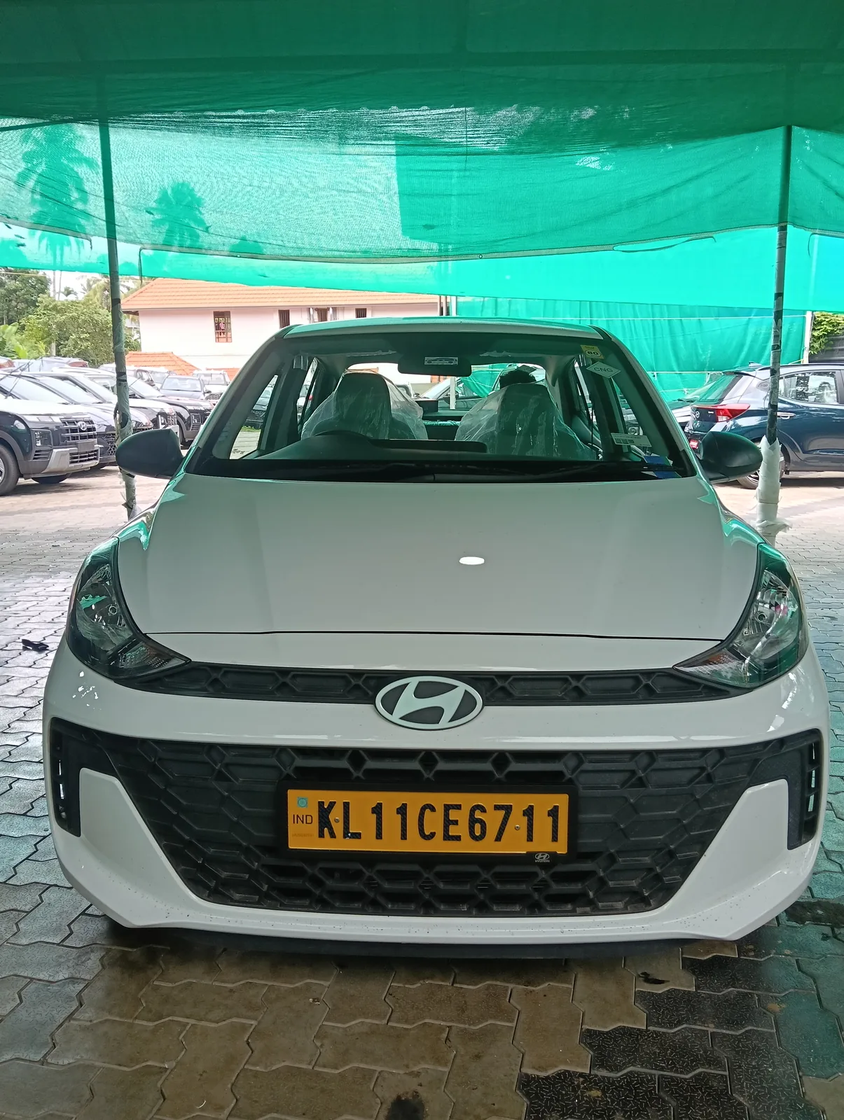 24 Hrs Taxi car service available